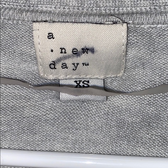 A throw - Picture 2 of 3